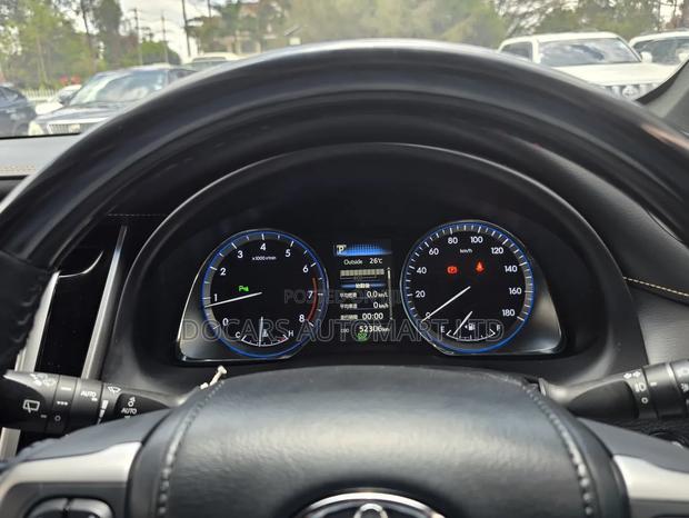 Toyota Harrier 2.0 4WD 2019 White