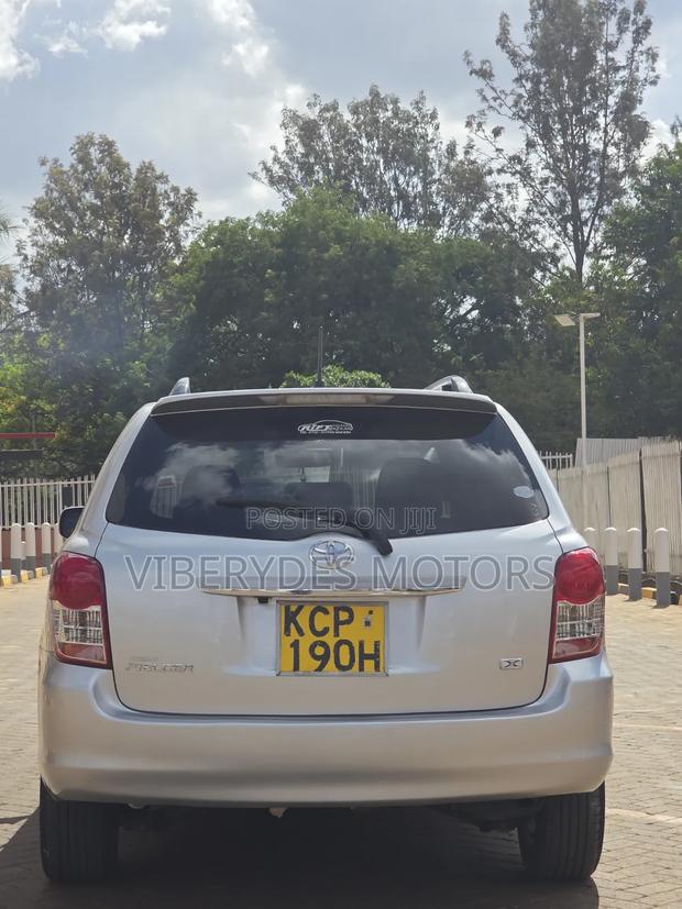 Toyota Corolla Fielder 2010 Silver