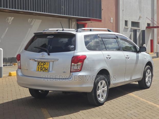 Toyota Corolla Fielder 2010 Silver