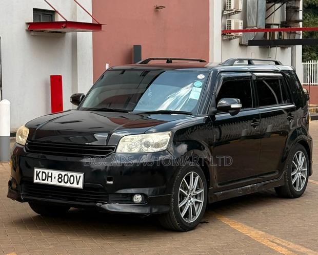 Toyota Corolla Rumion Hatchback 1.5 FWD 2015 Black