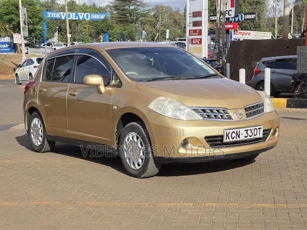 Nissan Tiida 2015 Gold