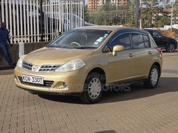 Nissan Tiida 2015 Gold