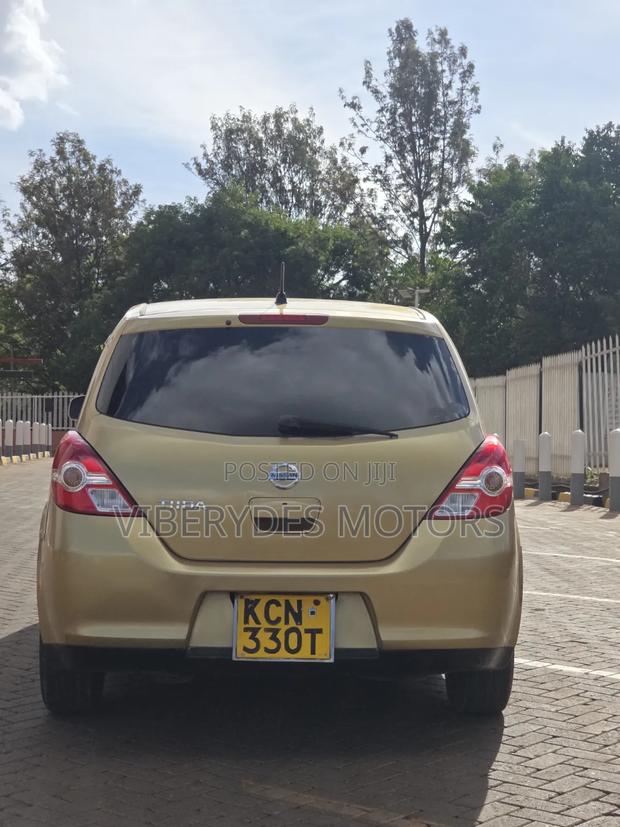 Nissan Tiida 2015 Gold