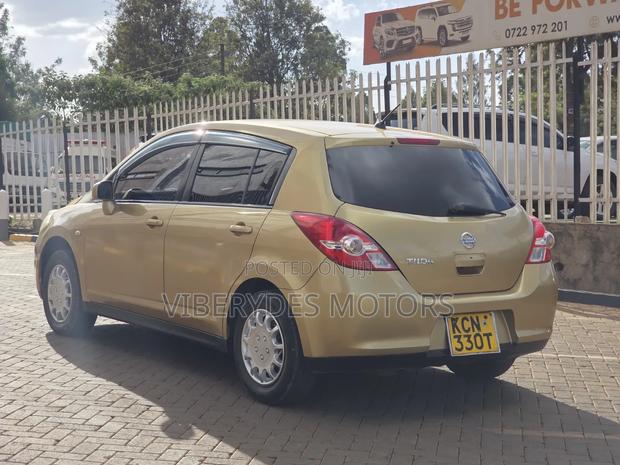 Nissan Tiida 2015 Gold