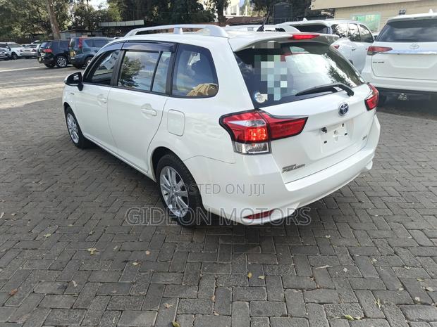 Toyota Corolla Fielder 1.5 Hybrid FWD 2019 White