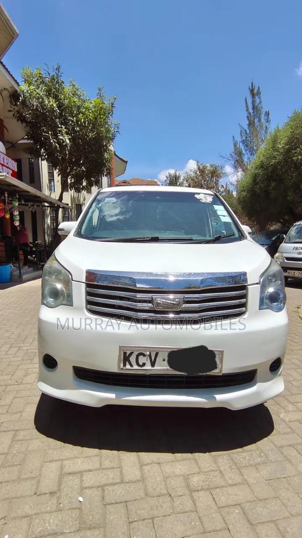 Toyota Noah 2012 Pearl