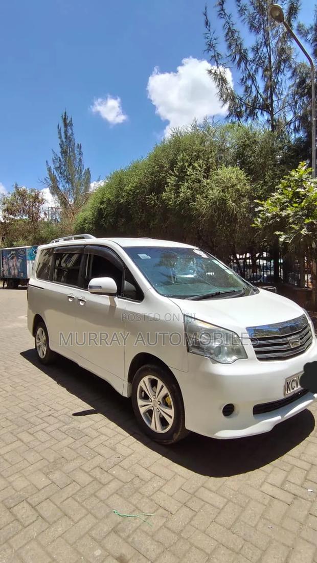 Toyota Noah 2012 Pearl