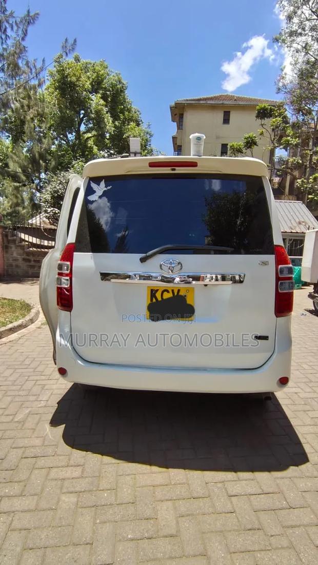 Toyota Noah 2012 Pearl
