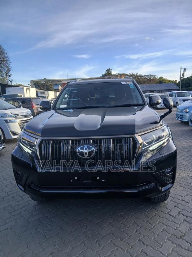 Toyota Land Cruiser Prado 2022 Black