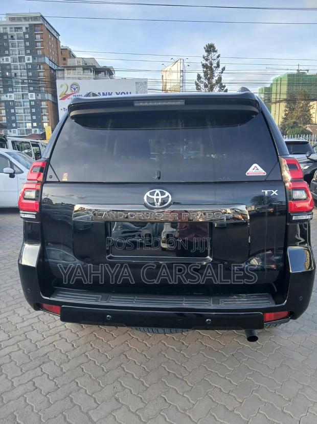 Toyota Land Cruiser Prado 2022 Black