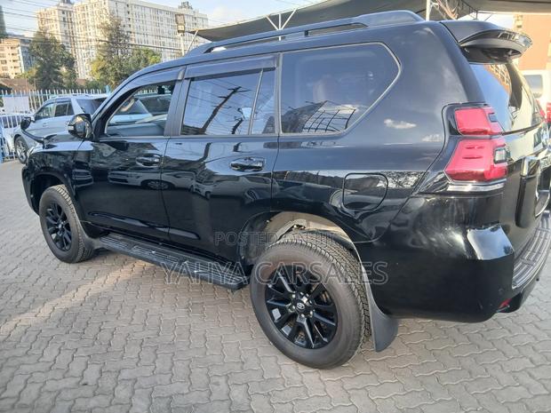 Toyota Land Cruiser Prado 2022 Black