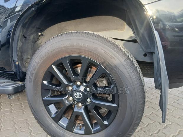 Toyota Land Cruiser Prado 2022 Black