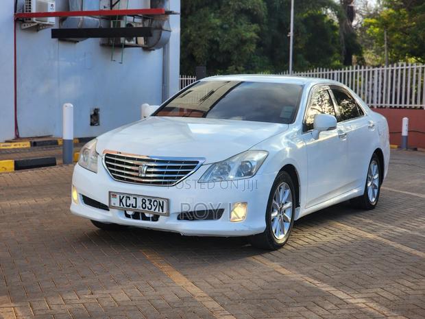 Toyota Crown 2009 White