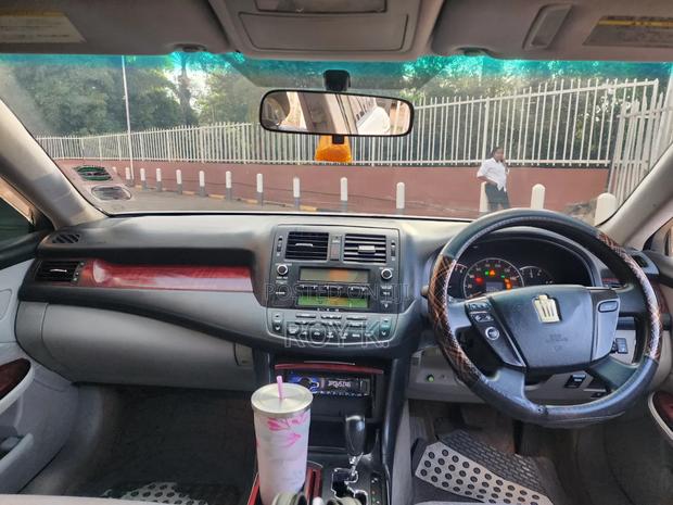 Toyota Crown 2009 White