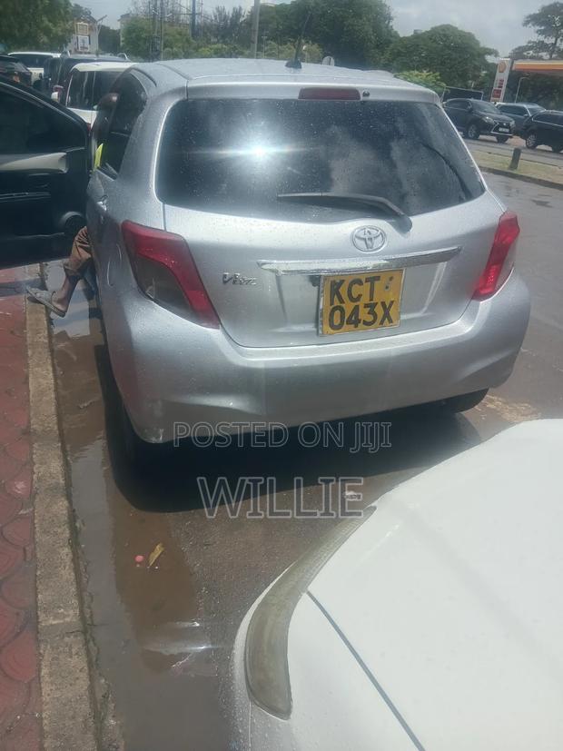 Toyota Vitz 2011 Silver