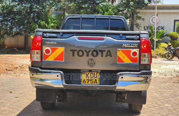 Toyota Hilux 2018 Beige