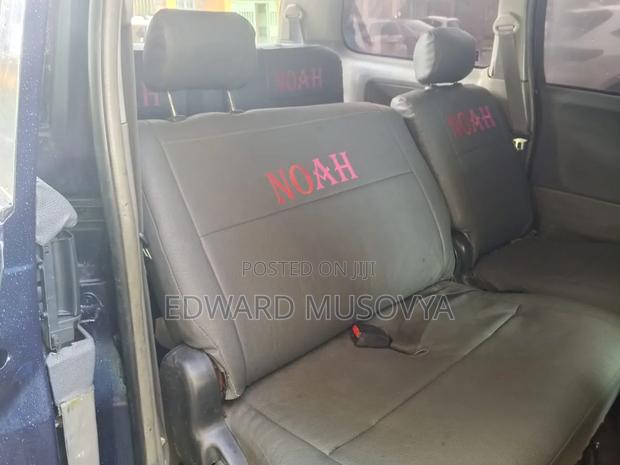 Toyota Noah 2002 Blue