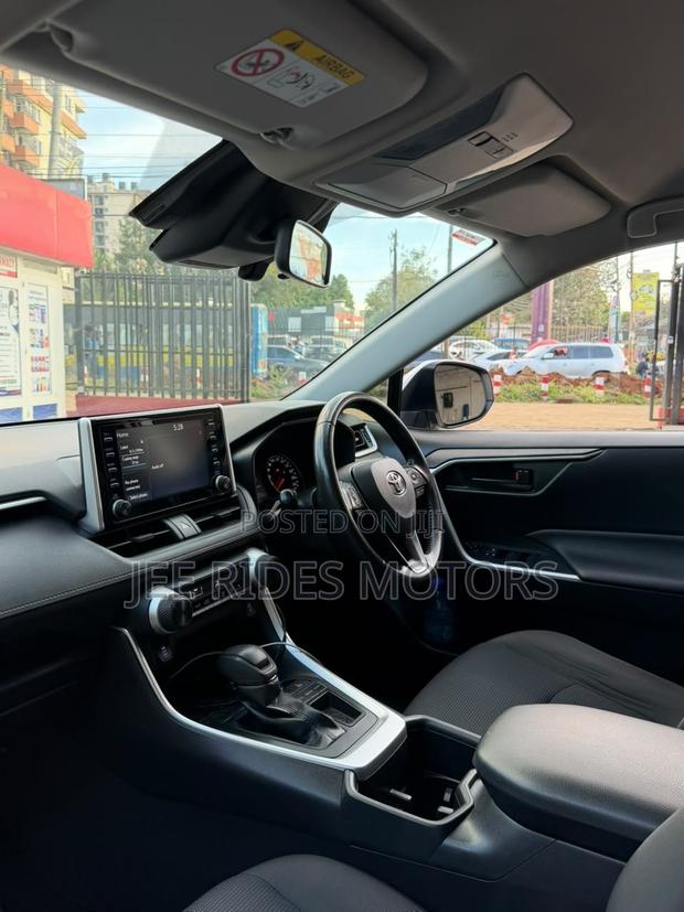 Toyota RAV4 2022 White