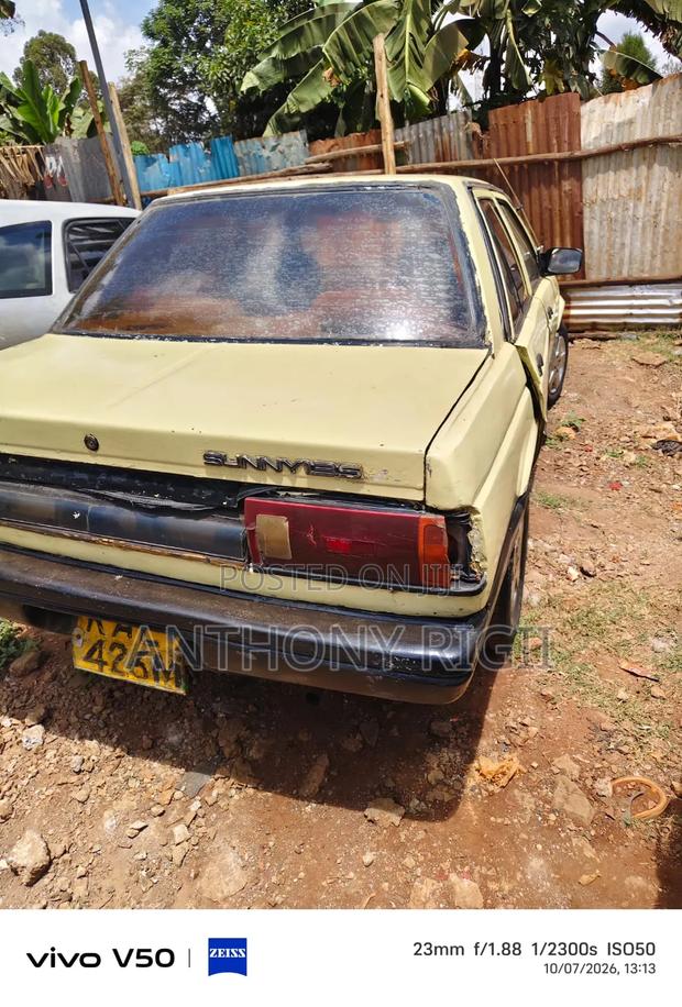 Nissan Sunny B12 Sedan 1.3 1990 Yellow
