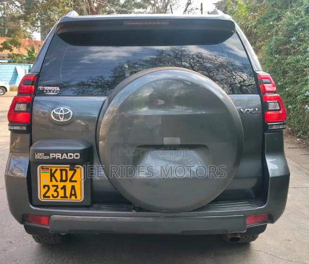 Toyota Land Cruiser Prado 2021 Gray