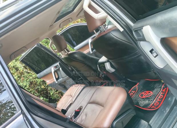 Toyota Land Cruiser Prado 2021 Gray