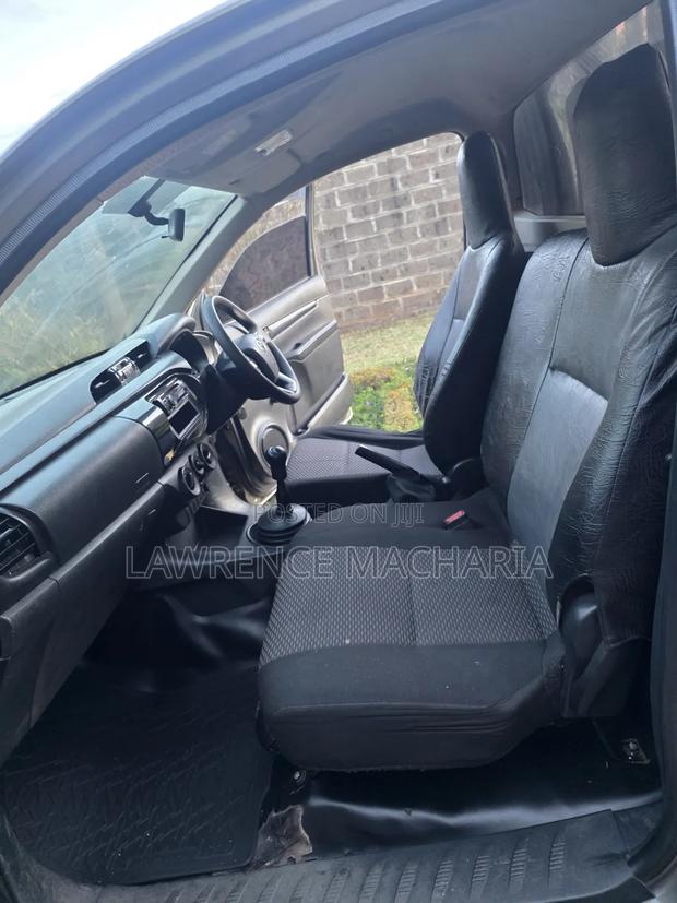 Toyota Hilux 2023 Brown