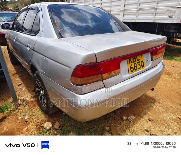 Nissan Sunny 2004 Silver