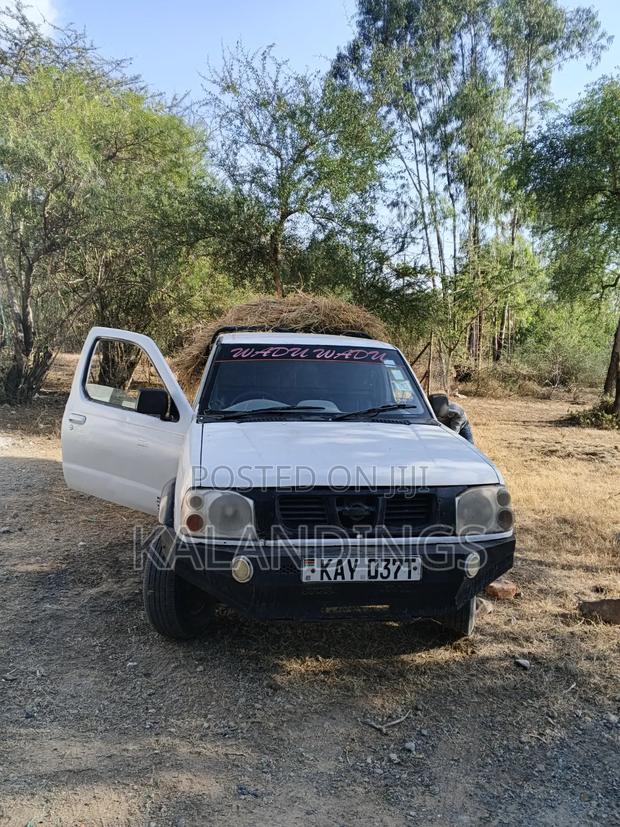 Nissan NP300 2009 White