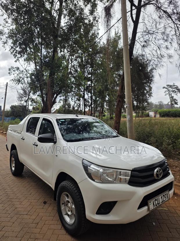 Toyota Hilux 2019 White