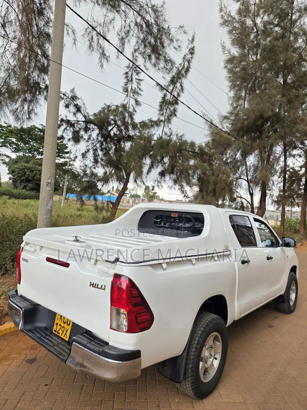 Toyota Hilux 2019 White