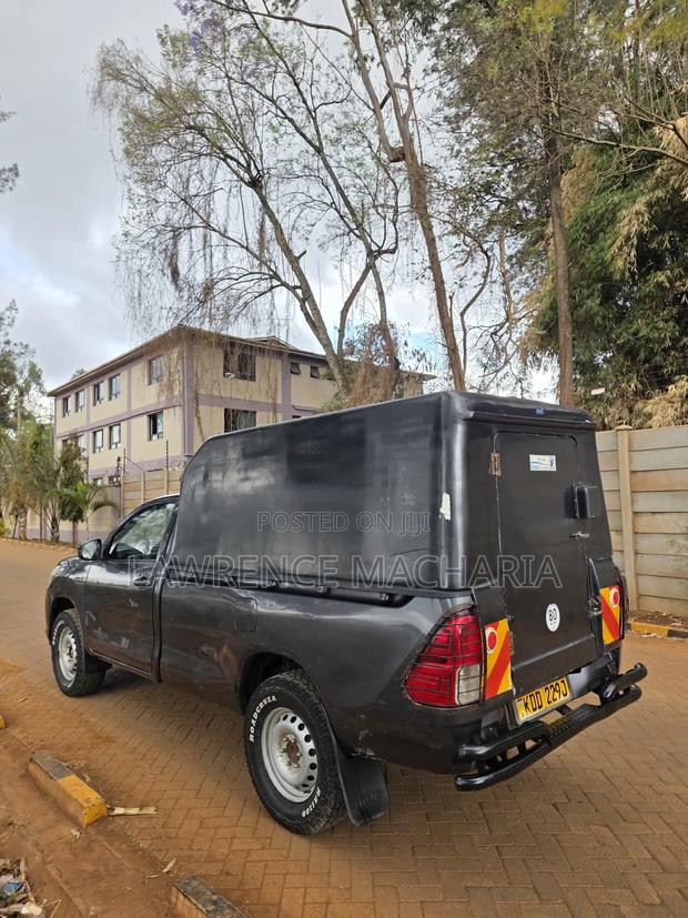 Toyota Hilux 2022 Gray