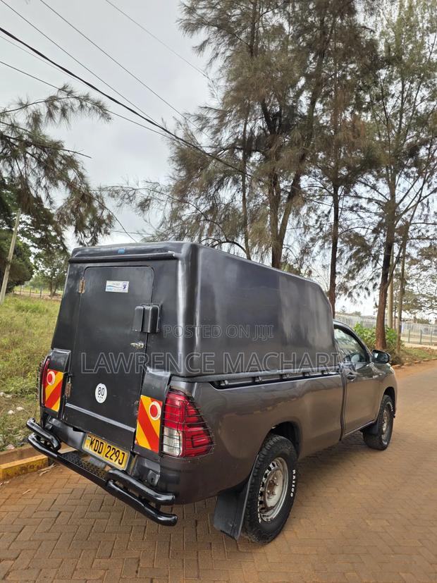 Toyota Hilux 2022 Gray