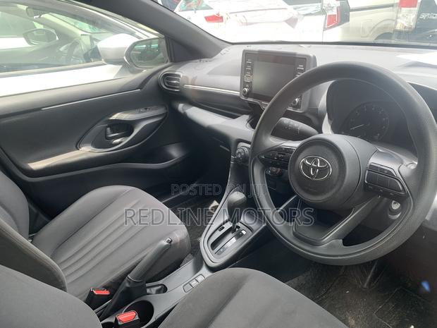 Toyota Yaris L Hatchback 5dr 2018 Ivory