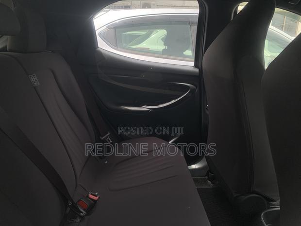 Toyota Yaris L Hatchback 5dr 2018 Ivory