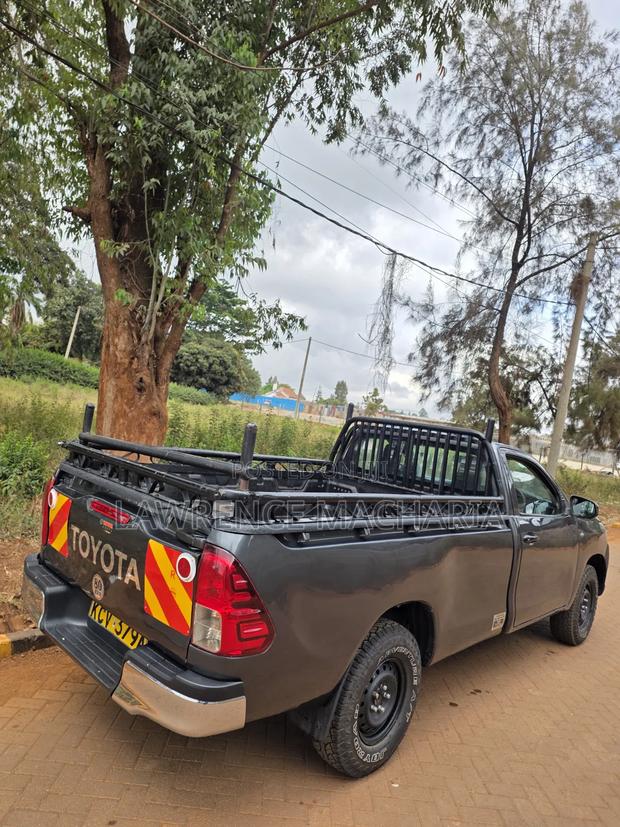 Toyota Hilux 2019 Gray