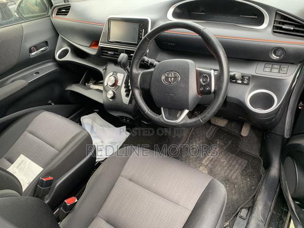 Toyota Sienta 1.5 AWD (6-seater) 2018 Black