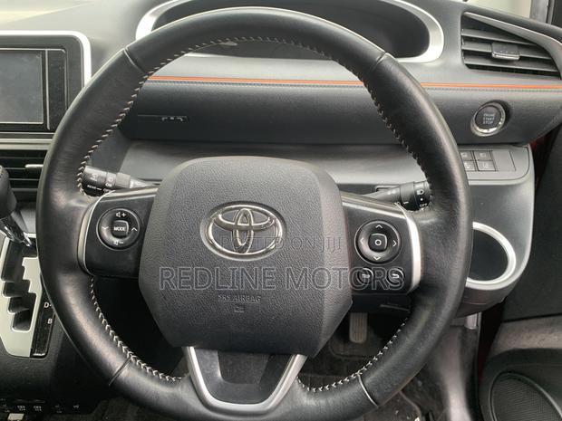 Toyota Sienta 1.5 FWD 2018 Red