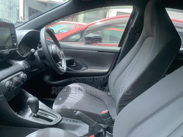 Toyota Yaris L Hatchback 5dr 2018 Purple