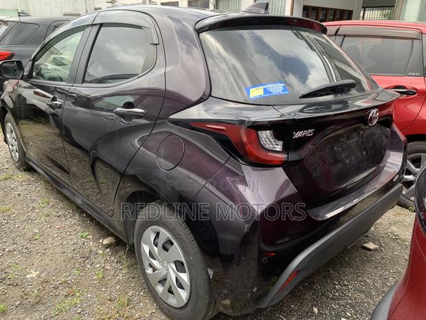 Toyota Yaris L Hatchback 5dr 2018 Purple