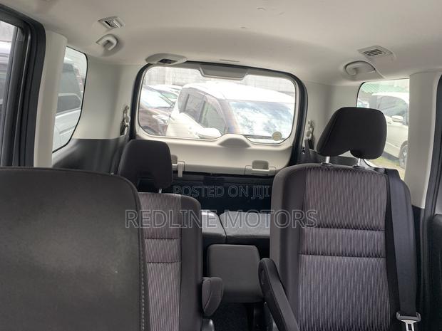 Nissan Serena 2018 Gray