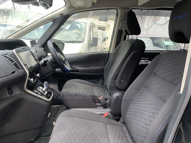Nissan Serena 2018 Black