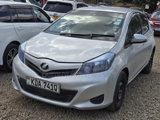 Toyota Vitz 1.0 FWD 5dr 2013 Silver