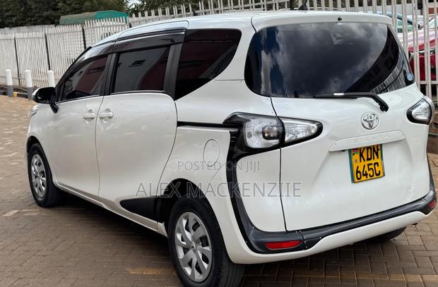 Toyota Sienta 2016 White