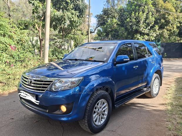 Toyota Fortuner 2012 Blue