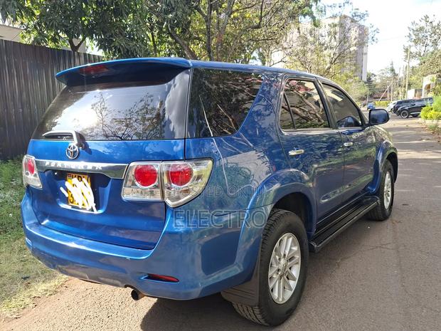 Toyota Fortuner 2012 Blue