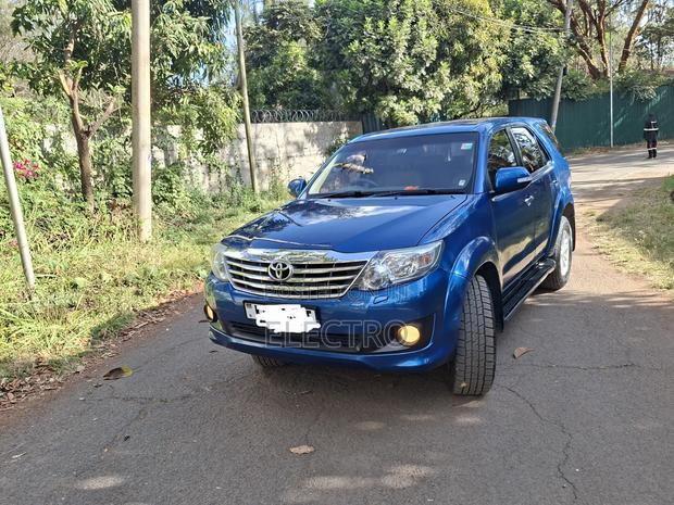 Toyota Fortuner 2012 Blue