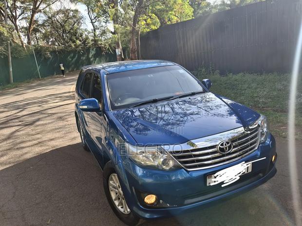 Toyota Fortuner 2012 Blue