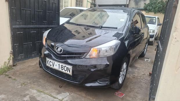 Toyota Vitz 1.3 FWD 5dr 2012 Black