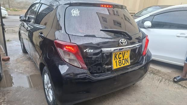 Toyota Vitz 1.3 FWD 5dr 2012 Black