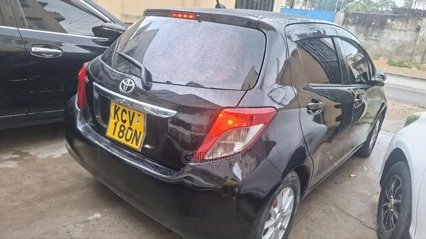 Toyota Vitz 1.3 FWD 5dr 2012 Black